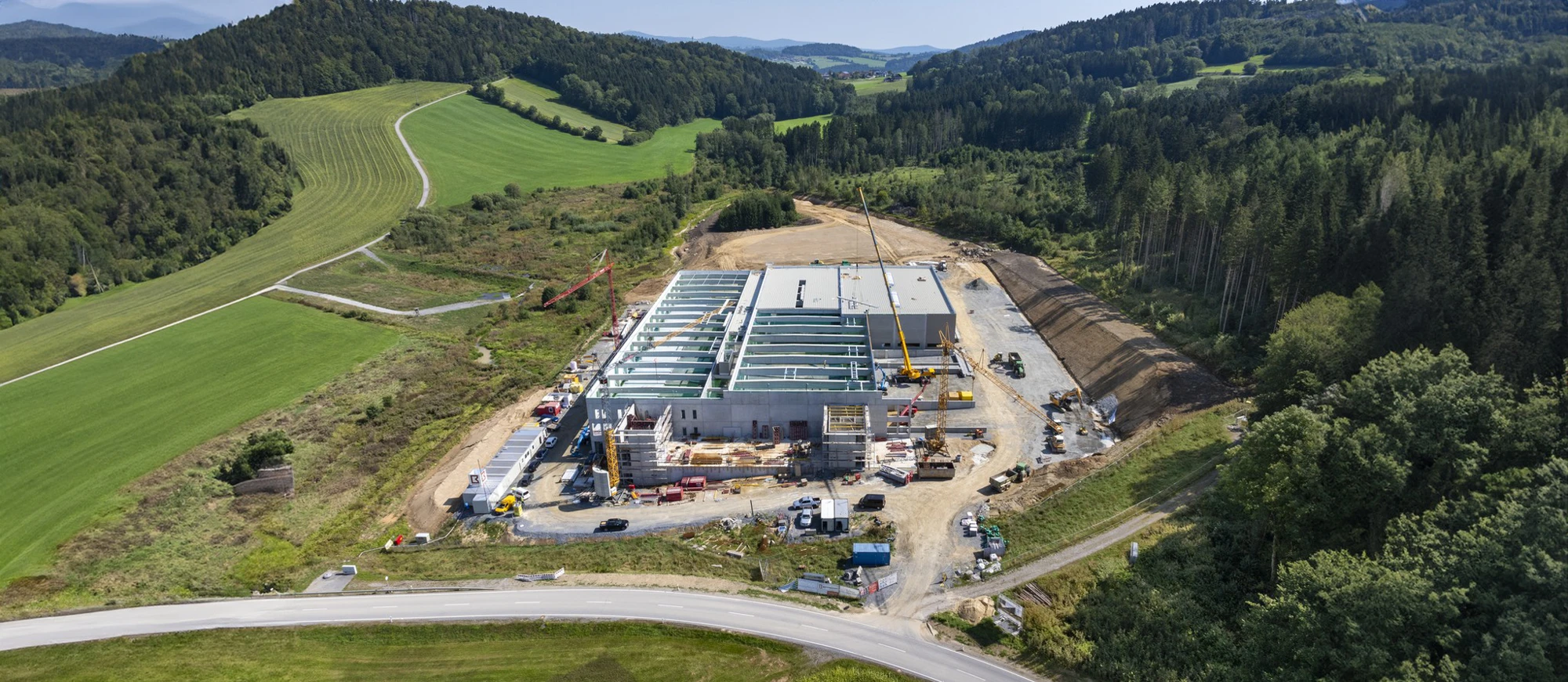 Luftaufnahme der Sesotec-Baustelle am Innovationsring in Schönberg.